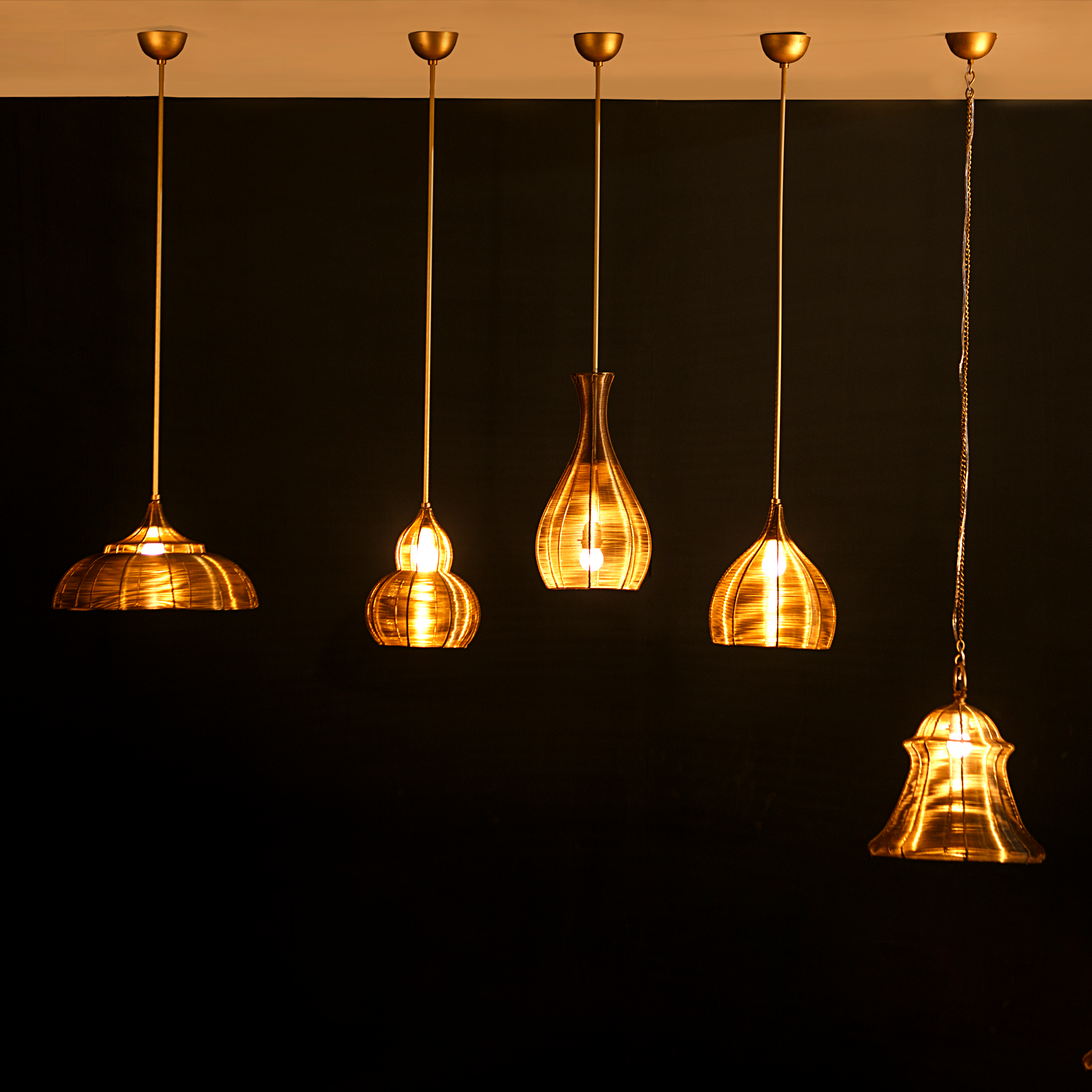 Kainoosh Hanging Wire Lamp