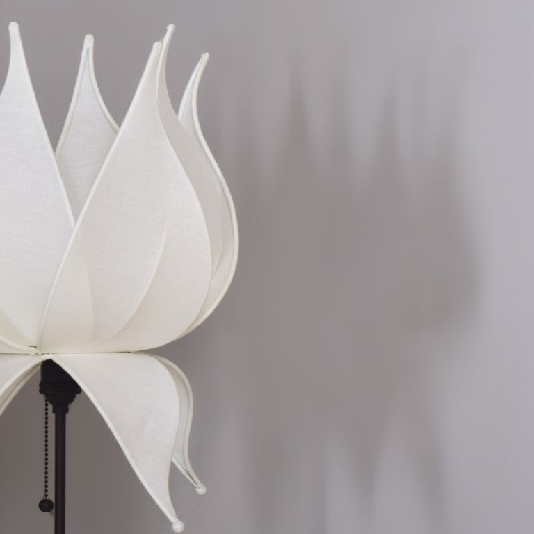 CI Table Lamp Base With Lotus Lampshade S